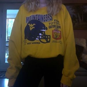 mountaineers gold sweatshirt